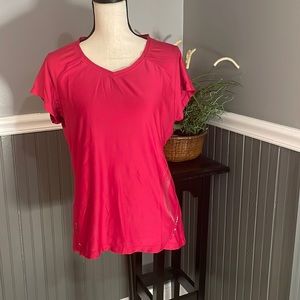 Workout shirt with reflective stripe on back